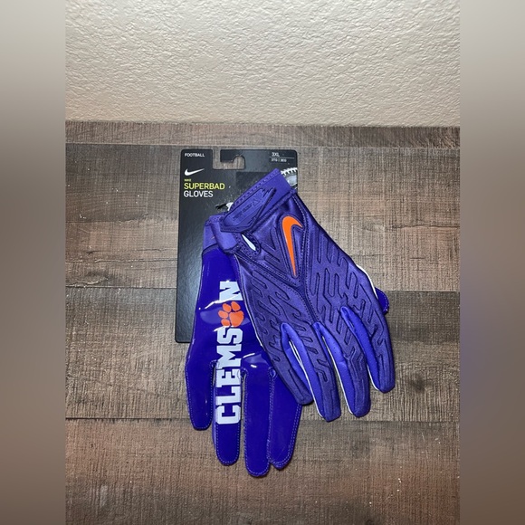 セール‼️NIKE SUPERBAD GLOVES PURPLE M Purple Nike Superbad Purple Football Gloves Purple Football Gloves